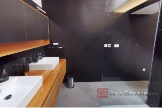 019 2042 01 near omis modern vila with sea view for sale