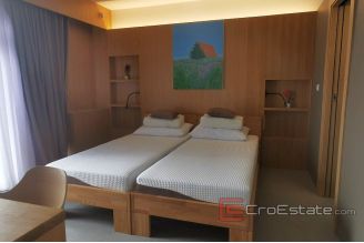 019 2042 01 near omis modern vila with sea view for sale