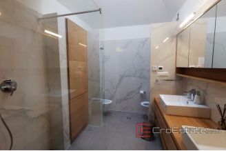 019 2042 01 near omis modern vila with sea view for sale