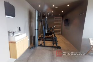 019 2042 01 near omis modern vila with sea view for sale