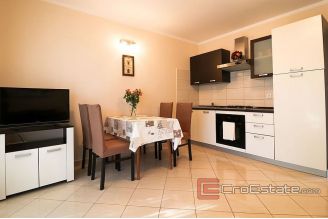 016 2040 03 Zadar house with pool and sea view for sale