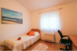 016 2040 03 Zadar house with pool and sea view for sale