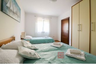 016 2040 03 Zadar house with pool and sea view for sale