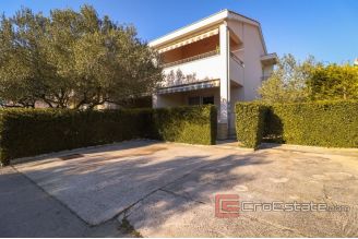 016 2040 03 Zadar house with pool and sea view for sale