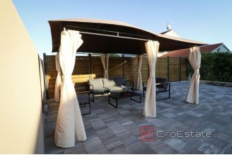 016 2040 03 Zadar house with pool and sea view for sale