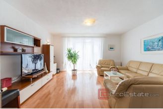 016 2037 06 Brac semi detached house with sea view for sale