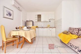 016 2037 06 Brac semi detached house with sea view for sale