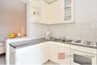 016 2037 06 Brac semi detached house with sea view for sale