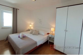 016 2037 06 Brac semi detached house with sea view for sale