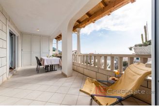 016 2037 06 Brac semi detached house with sea view for sale