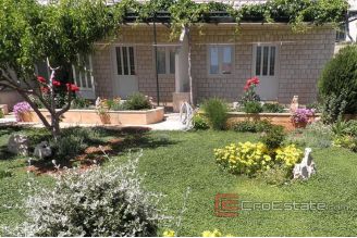 016 2037 06 Brac semi detached house with sea view for sale