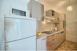 020 2041 07 Trogir house near the sea for sale