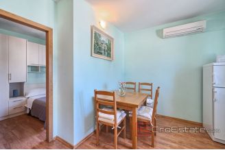 020 2041 07 Trogir house near the sea for sale