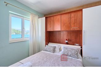 020 2041 07 Trogir house near the sea for sale