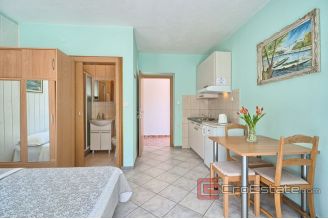 020 2041 07 Trogir house near the sea for sale