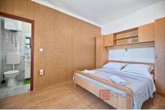 020 2041 07 Trogir house near the sea for sale