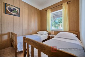 020 2041 07 Trogir house near the sea for sale