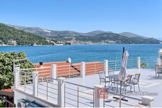 020 2041 07 Trogir house near the sea for sale