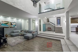 015 2036 12 Ciovo villa with pool and open sea view for sale