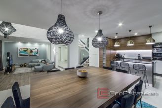 015 2036 12 Ciovo villa with pool and open sea view for sale