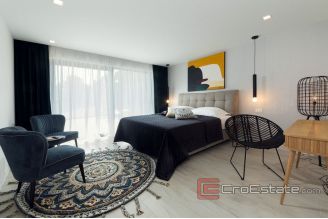 015 2036 12 Ciovo villa with pool and open sea view for sale