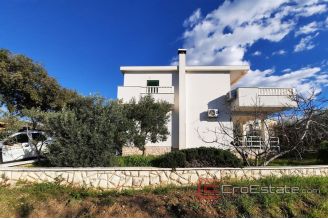 015 2039 05 near marina house with sea view for sale