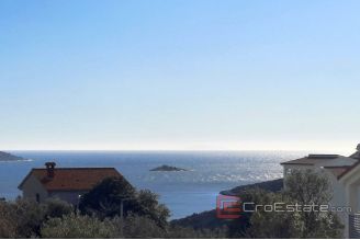 015 2039 05 near marina house with sea view for sale