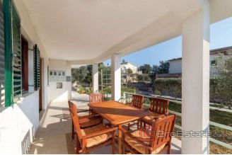 015 2039 05 near marina house with sea view for sale