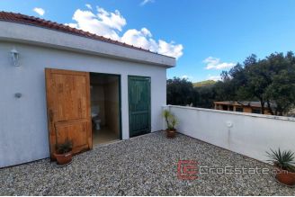 015 2039 05 near marina house with sea view for sale