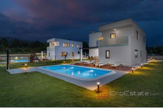 015 2037 07 Sibenik modern house with pool for sale