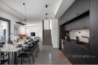 020 2022 326 island ciovo villa first row to the sea for sale