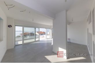006 2043 04 Zadar penthouse with open sea view for sale