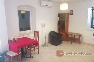 007 2037 08a Kastela apartment with sea view for sale