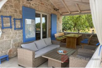 010 2043 07 Sibenik stone house with pool for sale