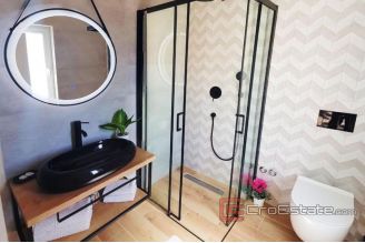 013 2018 182 Pag house mini hotel for sale