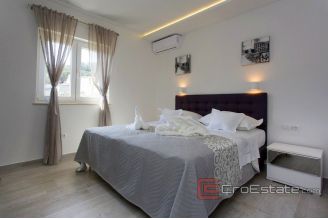009 2040 05 island brac villa with sea view for sale