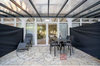 017 2043 08 island of Vir apartment house for sale