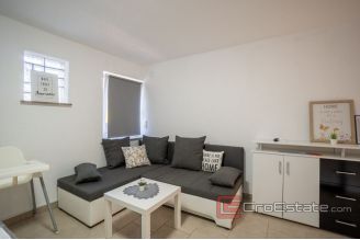 017 2043 08 island of Vir apartment house for sale