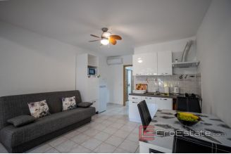 017 2043 08 island of Vir apartment house for sale