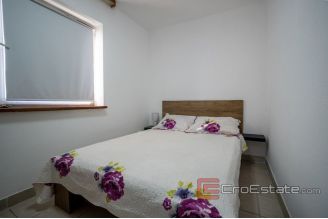 017 2043 08 island of Vir apartment house for sale