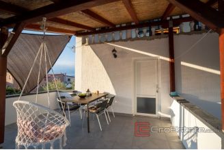 017 2043 08 island of Vir apartment house for sale