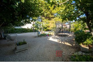 017 2043 08 island of Vir apartment house for sale