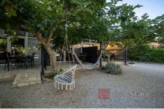 017 2043 08 island of Vir apartment house for sale