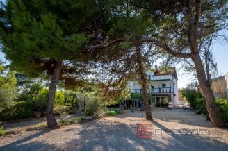 017 2043 08 island of Vir apartment house for sale