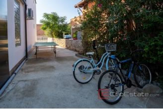 017 2043 08 island of Vir apartment house for sale