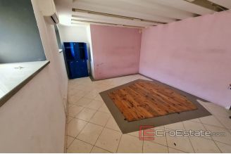 005 2016 489 Split center business space for rent