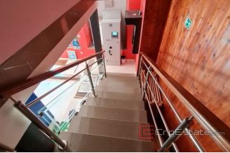 005 2016 489 Split center business space for rent