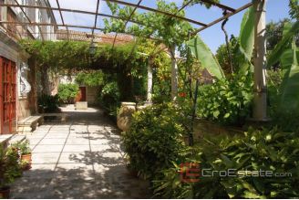 014 2041 08 peljesac hostoric stone vila for sale