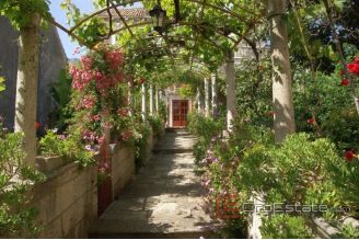 014 2041 08 peljesac hostoric stone vila for sale