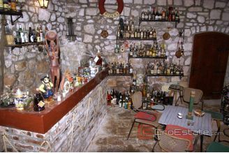 014 2041 08 peljesac hostoric stone vila for sale